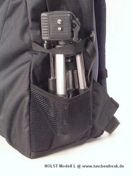 Foto von Hinnerk Holst - VIELEN DANK DAFR!\n\nKommentar des Nutzers/Herstellers:\n\nDer Kamerarucksack ist mit einer Regenhaut, einer seitlichen Netztasche und einem zustzlichen Beckengurt ausgestattet. Es werden 3 Zusatztaschen fr z.B. Objektive mitgeliefert.\n\nZustzlich knnen Sie fr dieses Modell Objektiv- und Einsatztaschen erwerben, welche sich im Innern des Rucksacks per Klettband und Schnellverschluss befestigen lassen. Auch ein gepolsterter Hftgurt ist erhltlich.\n\nAbmessungen und Gewicht\n\nAuen: ca. 49 x 31 x 19 cm (HxBxT) \nAbmessungen des gro eingestellten Bodenfachs: ca. 18 x 27 x 14 cm (HxBxT) \nGre der Seitentr: ca. 17 x 14 cm (HxB) \nGewicht inkl. Zusatztaschen und Regenhaut: ca. 1550 g \nLnge des abnehmbaren Beckengurtes: maximal ca. 125 cm \n\n\nAbmessungen der mitgelieferten Zusatztaschen:\n\nca. 7 x 11 cm (Durchmesser x L) und\nca. 7 x 11 cm (Durchmesser x L) und\nca. 9 x 14 cm (Durchmesser x L)