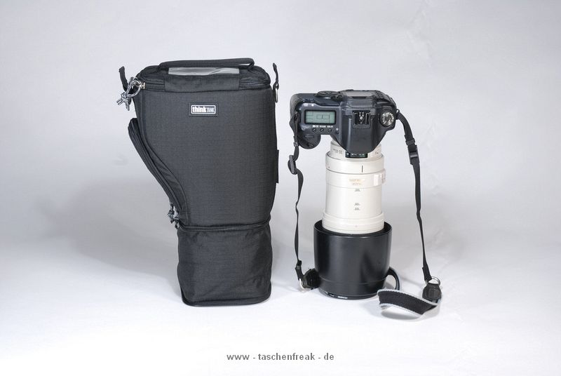 THINK TANK PHOTO - DIGITAL HOLSTER 10\n\nFOTO VON ISARFOTO & THINK TANK PHOTO - VIELEN DANK!\n\nKommentar des Herstellers:\n\nDigital Holster 20 - Regular size SLRs\n\nDesigned for digital SLRs, such as the Canon 5D, 10D, 20D, and 30D, and the Nikon D70, D80, and D200. The shape of the bag conforms to the camera itself, with one side straight and the other side curved. It can actually stand up by itself!