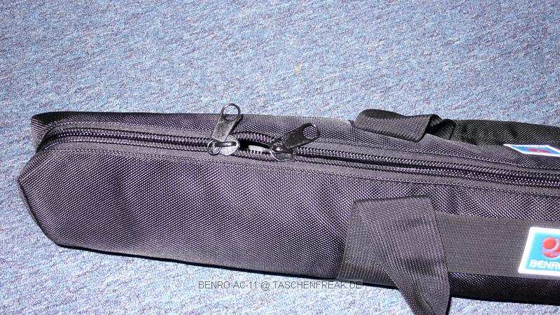 BENRO AC-11\n\nFoto von Jrg Langer\n\nKommentar des Nutzers:\n\nBenro liefert hier durch die sehr angenehme Firma Dr. Lang eine sehr hochwertige Stativtasche die sich hinter Gitzo oder Manfrotto Stativtaschen nicht verstecken muss, im Gegenteil, die Detail sprechen absolut fr die Benro Stativtaschen.\n\nInnentasche fr Wechselplatte oder Werkzeug\nsen fr Umhngegurt der auch abnehmbar ist\nAngenehme Mae\nExtrem gnstiger Preis\nVerdeckbares Namensschild (mit Klettstoff verdeckbar)\n\nWeitere Benro Artikel und auch eine Hndlerverknpfung finden Sie auf unserer Page www.stativfreak.de