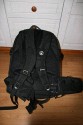 BILORA BACKPACK 2 - 321-R\n\nFoto und Text von Nils Wohlgemuth - VIELEN DANK!\n\nKommentar:\n\nHallo,\n \nvon Bilora gibts einen neuen groen Rucksack.\nDen Backpack 2\n \nIch war auf der Suche nach einem groen Rucksack der nicht das Preisniveau von Lowe und Co hat.\nBin bei Bilora fndig geworden.\n \nVoraussetzung fr den Kauf war bei mir:\n         Unterbringung meiner EOS 400D  & Batteriegriff & Objektiv 70-300 mit aufgesetzter Geli\n         Platz fr weitere Objektive und Blitze\n         Stativ auf dem Rcken mittig gehalten\n         Platz fr Wasser\n         Platz fr 17 Zoll Notebook\n         Wenn das Notebook fach nicht genutzt wird, will ich eine dnne wasserfeste Jacke dort unterbringen knnen\n \nUnd was soll ich sagen alles hat Platz.\n \nQualitativ wrde ich das Material sehr nahe bei Lowe einsortieren. Mein Slingshot fhlt sich hnlich an.\n\nDie Reiverschlsse sind leichtgngig und sehen stabil aus.\n \nAnbei die Fotos.\n \nMit freundlichem Gru\n \nNils Wohlgemuth