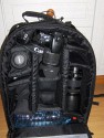 BILORA BACKPACK 2 - 321-R\n\nFoto und Text von Nils Wohlgemuth - VIELEN DANK!\n\nKommentar:\n\nHallo,\n \nvon Bilora gibts einen neuen groen Rucksack.\nDen Backpack 2\n \nIch war auf der Suche nach einem groen Rucksack der nicht das Preisniveau von Lowe und Co hat.\nBin bei Bilora fndig geworden.\n \nVoraussetzung fr den Kauf war bei mir:\n         Unterbringung meiner EOS 400D  & Batteriegriff & Objektiv 70-300 mit aufgesetzter Geli\n         Platz fr weitere Objektive und Blitze\n         Stativ auf dem Rcken mittig gehalten\n         Platz fr Wasser\n         Platz fr 17 Zoll Notebook\n         Wenn das Notebook fach nicht genutzt wird, will ich eine dnne wasserfeste Jacke dort unterbringen knnen\n \nUnd was soll ich sagen alles hat Platz.\n \nQualitativ wrde ich das Material sehr nahe bei Lowe einsortieren. Mein Slingshot fhlt sich hnlich an.\n\nDie Reiverschlsse sind leichtgngig und sehen stabil aus.\n \nAnbei die Fotos.\n \nMit freundlichem Gru\n \nNils Wohlgemuth