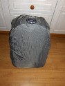BILORA BACKPACK 2 - 321-R\n\nFoto und Text von Nils Wohlgemuth - VIELEN DANK!\n\nKommentar:\n\nHallo,\n \nvon Bilora gibts einen neuen groen Rucksack.\nDen Backpack 2\n \nIch war auf der Suche nach einem groen Rucksack der nicht das Preisniveau von Lowe und Co hat.\nBin bei Bilora fndig geworden.\n \nVoraussetzung fr den Kauf war bei mir:\n         Unterbringung meiner EOS 400D  & Batteriegriff & Objektiv 70-300 mit aufgesetzter Geli\n         Platz fr weitere Objektive und Blitze\n         Stativ auf dem Rcken mittig gehalten\n         Platz fr Wasser\n         Platz fr 17 Zoll Notebook\n         Wenn das Notebook fach nicht genutzt wird, will ich eine dnne wasserfeste Jacke dort unterbringen knnen\n \nUnd was soll ich sagen alles hat Platz.\n \nQualitativ wrde ich das Material sehr nahe bei Lowe einsortieren. Mein Slingshot fhlt sich hnlich an.\n\nDie Reiverschlsse sind leichtgngig und sehen stabil aus.\n \nAnbei die Fotos.\n \nMit freundlichem Gru\n \nNils Wohlgemuth