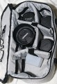 Foto von Bernd Binnewies - DANKE DAFR!\n\nKommentar des Nutzers:\n\nEs handelt sich um einen kombinierten Rucksack. Er hat zwei Fcher. Im oberen Fach knnen alle Utensilien mitgenommen werden, die man fr einen Ausflug bentigt. Im unteren Teil befindet eine herausnehmbare Tasche fr die Kameraausrstung. Die Tasche knnte auch separat benutzt werden. Aufgrund ihrer Beschaffenheit, ist dies aber nur z.B. in der Wohnung/ Gebuden ratsam. Die Fcher der Tasche lassen sich mit den blichen Trennwnden per Klett verstellen. Bei mir reicht der Platz fr eine Canon EOS 350D, an dem sich standardmig ein Tamron 28-75 2,8XR Di befindet. Weiterhin sind in dem Rucksack noch 4 Objektive Canon EF 50/1,8; Canon EF 100/2,0; Canon EF-S 18-55, Tamron 70-300) ein Blitz und der erforderliche Kleinkram (Speicherkarten, Filter). Der Kleinkram befindet sich in einer aufgesetzten Frontasche, die am unteren Teil des Rucksacks angebracht ist. \n\nDer Rucksack hat einen Brustgurt, einen Bauchgurt und ausreichend breite Schultergurte. Auerdem hat er eine integrierte Regenhlle. Die Rckenbelftung knnte sicher besser sein, aber dieses Manko macht der relativ gnstige Preis wieder wett.