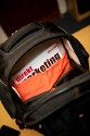 BOOQ BOA FLOW M\n\nFoto und Kommentar von Jrg Langer - www.taschenfreak.de\n\nKommentar:\n\nVielen Dank an das Team von Profil Marketing - die mir diese Bag testweise zur Verfgng stellten.\n\nDer Boa Flow ist ein Rucksack mit dem man sich erst einen Moment beschftigen muss um ihn zu verstehen, dann aber schnell feststellt, das es jammerschade gewesen wre, wenn man sich nicht mit Ihm beschftigt htte!\n\nUnseres erachtens der perfete Business Rucksack im Grostadtdschungel fr diejenigen die Business Tools wie Notebook, Phone, Netzteil, Unterlagen und aucjh eine kleine DSLR mit durch den Alltag transportieren mchten und auf Schutz sowie edles Design nicht verzichten wollen.\n\nDas hat Booq mit dem Flow wirklich geschafft! Alles ist durchdacht und funktional in einem stylischen "Gehuse" untergebracht.\n\nWir haben das M Modell im Test, es gibt auch noch eine Nummer grer. Unseres ist wie folgt bei den Notebookgren angegeben:\nPC: 13", 14", 15"\nMac:  13", 15", 17"\n\nWir haben einen 13" Fujitsu LIFEBOOK und einen 17" Macbook Pro Unibody darin verstaut - beides ohne Probleme und bequem.\n\nDas DSLR Fach knnte Booq etwas grer dimensionieren, da es bei unserer Testcam - einer Nikon D90 mit 18-105 schon recht eng war mit der lnge des Objektives. Mit einem Kitobjektiv wie einem 18-55 VR ist es stressfreier. Da wren 2cm mehr tiefe fr das Objektiv frderlich gewesen.\n\nDas Tragesystem ist sehr gut und durchdacht. Der Hftgurt ist nicht abnehmbar. Die Reissverschlsse und die Nhte sind recht robust und machen einen soliden und zugleich "feinen" Eindruck. Ich denke eine sehr gute Kombination!\n\nWer einen Backpack fr den Alltag und sein Business sucht hat hier einen gefunden!\n\nLieben Gru\n\nEuer Taschenfreak - Jrg