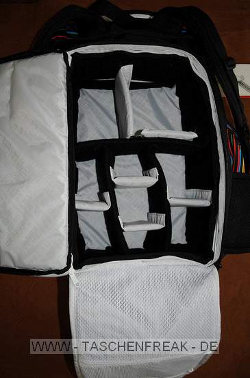 BURTON ZOOM PACK - TOKYO LIGHTS 2010 - 28L\n\nFoto und Kommentar von Oliver Wutscher - VIELEN DANK!\n\nKommentar:\n\nBURTON Zoom Pack "Tokyo Lights" 28L  2010\n\nMaße wie beim Vorgänger \n\nFassungsvermögen: 28l\naußen: 53cm x 30cm x 23cm\ninnen Fotofach: 38cm x 27cm x 15 cm\nmassig Platz für Kamera, Objektive, Blitz und sonstiges Zubehör ( Klettverschlüsse verstellbar )\n\nGewicht ca. 2 kg, fühlt sich aber leichter an\nMaterial aus 420D High-Density Nylon / 450D Polyester\n\nPolsterung und Bauart fühlen sich bequem am Rücken an.\n\nAn der Seite befinden sich 4 Taschen ( 2 Klettverschluss, 1 Reisverschluss & Netztasche) für Getränke, Kleinkram und Sonstiges.\n\nAn der Frontseite befindet sich eine Boardbefestigung (Skateboard o. Snowboard), Schaufelfach, Notebookfach( für 15,4", natürlich auch für andere Dinge nutzbar wie Kleidung,..), kleines Fach mit Fleece Seitenwänden für Brille oder Mp3 Player + Kabelführung (kleines Loch an der Seitenwand für Headphonekabel) & ein etwas größeres Staufach mit herausnehmbarer Verstautasche für Kabel, Akku,etc.\n\nDie gut gepolsterte Rückseite beinhaltet den Fotoblock, der auch herausnehmbar ist und als Schultertasche verwendet werden kann. Der Fotoblock wirkt sehr stabil und geräumig. Bei geöffnetem Zustand der Rückseite verbergen sich nochmals 2 recht große Netzstaufächer für Speicherkarten, etc.\n\nAm Beckengurt sind  2 kleine RV - Taschen.\n\nIn der Variante "Tokyo Lights" wirkt der Rucksack ziemlich stylish und deswegen auch nicht sehr unauffällig. Man würde aber nie vermuten das es sich hier um einen Fotorucksack handelt!\n\nPreis beläuft sich auf ca. 119-129 €\n\nFazit: Für ca. 130€ nicht gerade der billigste, jedoch bekommt man dafür auch was geboten. Design eher auf Skate & Snowboarder zugeschnitten. Feiner, bequemer Rucksack!