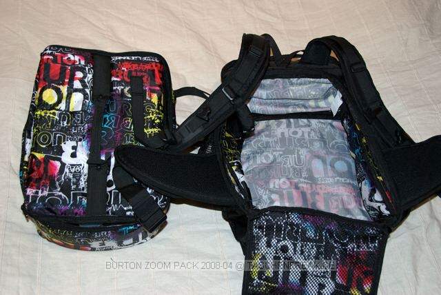 BURTON ZOOMPACK\n\nFoto von Maximilian Helmreich - VIELEN DANK!\n\nKommentar des Nutzers:\n\nHi liebe Leute von Taschenfreak,\n\nerstmal Respekt an eure Seite! Hat mir wirklich sehr geholfen einen \nÜberblick zu bekommen was es alles so für Taschen gibt und ich bin mir \nsicher das ich noch das ein oder andere Mal vorbeischauen werde ;) \n\nIhr  habt ja auch Bilder vom Burton Zoompack drin und nachdem meiner heute\nganz neu bei mir eintraf habe ich mir gedacht ich schick euch mal ein \npaar Bilder. \n\nGenau den habt ihr noch nicht drin... \n\nIst der ganz aktuelle.\n\nFalls ihr mehr oder andere Bilder haben wollt, sagte einfach bescheid \ndann mach ich noch welche.\n\nFalls ihr die Bilder nicht haben wollt, dann halt nicht ;) \n\nAlso macht eure Seite weiter so. Ich find sie klasse!\n\nGrüße Max