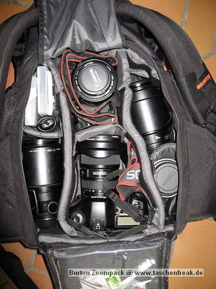 Foto von Florian - DANKE DAFR !\n\nKommentar des Nutzers:\n\nDer Rucksack ist ziemlich stabil gebaut, so dass nichts kaputtgeht wenn man auf den Rcken fllt.\nAusserdem ist er flacher als die meisten anderen Fotoruckscke was auch wichtig ist damit das Gewicht nah am Krper ist beim fahren.\nEr hat ein Abdeckstoff was man schnell ber die Technik legen kann fals es schneit so das es immer relativ trocken bleibt auch wenn man den kurz offen liegen hat. Praktisch ist auch das er an der Seite zu ffnen geht die am Rcken liegt. Dadurch bleibt man selbst immer sauber und trocken wenn man ihn mal in Schnee oder ins Nasse legen muss.\nEine Tasche fr das Snowboard hat er auch wobei ich da meist ein Stativ drinne habe was auch gut funktuniert. \nNatrlich sind mehr Platzteiler noch vorhanden die ich aber nicht brauche.