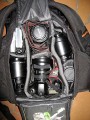 Foto von Florian - DANKE DAFR !\n\nKommentar des Nutzers:\n\nDer Rucksack ist ziemlich stabil gebaut, so dass nichts kaputtgeht wenn man auf den Rcken fllt.\nAusserdem ist er flacher als die meisten anderen Fotoruckscke was auch wichtig ist damit das Gewicht nah am Krper ist beim fahren.\nEr hat ein Abdeckstoff was man schnell ber die Technik legen kann fals es schneit so das es immer relativ trocken bleibt auch wenn man den kurz offen liegen hat. Praktisch ist auch das er an der Seite zu ffnen geht die am Rcken liegt. Dadurch bleibt man selbst immer sauber und trocken wenn man ihn mal in Schnee oder ins Nasse legen muss.\nEine Tasche fr das Snowboard hat er auch wobei ich da meist ein Stativ drinne habe was auch gut funktuniert. \nNatrlich sind mehr Platzteiler noch vorhanden die ich aber nicht brauche.