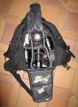 Foto von Florian - DANKE DAFR !\n\nKommentar des Nutzers:\n\nDer Rucksack ist ziemlich stabil gebaut, so dass nichts kaputtgeht wenn man auf den Rcken fllt.\nAusserdem ist er flacher als die meisten anderen Fotoruckscke was auch wichtig ist damit das Gewicht nah am Krper ist beim fahren.\nEr hat ein Abdeckstoff was man schnell ber die Technik legen kann fals es schneit so das es immer relativ trocken bleibt auch wenn man den kurz offen liegen hat. Praktisch ist auch das er an der Seite zu ffnen geht die am Rcken liegt. Dadurch bleibt man selbst immer sauber und trocken wenn man ihn mal in Schnee oder ins Nasse legen muss.\nEine Tasche fr das Snowboard hat er auch wobei ich da meist ein Stativ drinne habe was auch gut funktuniert. \nNatrlich sind mehr Platzteiler noch vorhanden die ich aber nicht brauche.