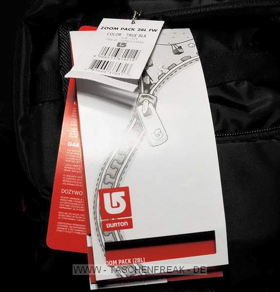 BURTON ZOOMPACK 28L MODELL 2009\n\nFoto und Text von Jrg Reisinger - VIELEN DANK!\n\nKommentar:\n\nMae auen (HxBxT): ca. 53x30x23 cm \nMae innen Fotoblock (HxBxT): ca. 38x27x15 cm \n- Eine Kamera mit Batteriegriff passt gut rein \n- robust gebaut \n- gut gepolstert \n- bequem zu tragen \n- Beckengurt sitzt leider nicht ganz perfekt (er sitzt zu hoch  dies kann aber durch einen kleinen Trick behoben werden) \n- variable Einstellmglichkeiten zur Anpassung des Tragesystems \n- sehr unaufflliges Design, sieht nicht aus wie ein Foto-Rucksack \n- variable Inneneinteilung, aber: das rote auf den Bildern ist glattes Polyester, d.h. hier haftet kein Klett! \n- am Rcken zu ffnen: somit bleibt der Rcken trocken, wenn der Rucksack im Schnee liegt\n- der umlaufende Reiverschluss luft leicht, ist gut zu bedienen \n- Fotoblock kann noch extra durch weiteren Deckel mit RV verschlossen werden \n- Besonderheit: Der Fotoblock kann herausgenommen werden und ist sogar mit einem Schultergurt versehen. Von oben kann dieser auch geffnet werden. Dann einfacher Zugriff auf die Kamera. \n- 2 Netztaschen an der Innseite des Rckenteils fr Speicherkarten o.. Kleinkram \n- in der Deckeltasche am oberen Teil des Rucksacks noch Platz fr Handschuhe plus Schneebrille o..\n- Innenmae der Deckeltasche (HxBxT): ca. 10x28x13 cm. \n- In dieser Tasche ist eine weitere kleine, herausnehmbare Tasche mit Klarsichtfenster per Klett befestigt (z.B. fr Akkus, um diese am warmen Krper tragen zu knnen). \n- Davor noch eine Deckeltasche fr Brille oder MP3-Player mit Kabeldurchfhrung. \n- flaches Frontfach fr Laptop (abgebildeter Laptop 15,4 passt genau rein) oder Trinkbeutel oder Mtze + Unterhemd \n- 2 kleine RV-Taschen am Hftgurt \n- seitliche Taschen auen unten fr Flasche + Kleinkram -\n- seitliche Taschen ber die gesamte Seite fr Stativ und/oder Lawinensonde, Stil der Lawinenschaufel \n- Fronttasche fr Schaufelblatt \n- weitere Befestigungsmglichkeiten fr Zubehr \n- Befestigungsmglichkeit fr Snowboard \n- Verbesserungsvorschlge: die Reiverschlsse knnten z.B. durch Abdeckungen besser abgedichtet sein; Passform des Beckengurtes knnte deutlich besser sein \n- Fotoblock endlich wieder so stabil wie im Modell 2007, ja fast noch stabiler \n\nFazit: Fr den Preis (ca. 130 Euro) ein ziemlich feiner und komfortabler Foto-Rucksack. \n\n© J. Reisinger / www.jr-teams.com