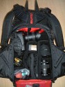 Burton AK Zoom Pack 29L, Modell 2007\n\nFoto von Jrg Reisinger - VIELEN DANK!\n\nKommentar des Nutzers:\n\nMae auen (HxBxT): ca. 50x28x16 cm / Mae innen Fotoabteil (HxBxT): ca. 36x27x13 cm / ein Kamera mit Batteriegriff passt schon rein / robust gebaut / gut gepolstert / sehr bequem zu tragen / variable Einstellmglichkeiten zur Anpassung des Tragesystems / strt beim Snowboarden oder anderen sportlichen Aktivitten nicht mehr, als jeder andere normale (Touren-)Rucksack auch / sehr unaufflliges Design, sieht nicht aus wie ein Foto-Rucksack / variable Inneneinteilung (es sind mehr Trennpolster vorhanden, als abgebildet) / am Rcken zu ffnen: somit bleibt der Rcken trocken, wenn der Rucksack im Schnee liegt, der umlaufende Reiverschluss luft wunderbar leicht, ist sehr gut zu bedienen / geffnetes Fotoabteil kann mit Tuch gegen Schnee abgedeckt werden / 2 Klarsichttaschen an der Innseite des Rckenteils fr Speicherkarten o.. Kleinkram / in der Deckeltasche am oberen Teil des Rucksacks noch Platz fr Handschuhe plus Schneebrille o..; Innenmae der Deckeltasche (HxBxT): ca. 10x28x13 cm / flaches Frontfach ber die ganze Flche fr kleinen, flachen Laptop oder Trinkbeutel oder Mtze + Unterhemd / herausnehmbares Zusatztschchen oben fr z.B. Akkus, um diese am warmen Krper zu tragen / Klarsichttasche am Hftgurt / seitliche Taschen auen unten fr Flasche + Kleinkram / seitliche Taschen ber die gesamte Seite fr Stativ und/oder Lawinensonde, Stil der Lawinenschaufel / Fronttasche fr Schaufelblatt / weitere Befestigungsmglichkeiten fr Zubehr / Befestigungsmglichkeit fr Snowboard / Verbesserungsvorschlge: die Reiverschlsse knnten z.B. durch Abdeckungen besser abgedichtet sein, die Zugverschlsse an den Gurten lockern sich zu leicht (da gibt es bessere) / Fazit: Fr den Preis (ca. 120 Euro) dennoch einer der besten und komfortabelsten Foto-Ruckscke, die ich je gesehen habe. Leider nur schwer zu bekommen.