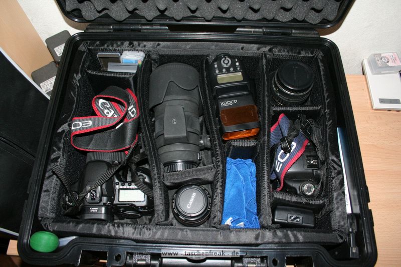 B&W INTERNATIONAL OUTDOOR CASE 60\n\nFoto und Text von Jochen Zimmer - VIELEN DANK!\n\nKommentar:\n\nHallo,\n\nhab hier 2 Bilder eines B&W Koffers\n\nTechnische Daten hast Du ja schon auf Deiner Seite.\n \nB&W Case 60\nEOS 40D mit Tamron 28-75 2.8\nSigma 70-200 2.8\nEX 430 und EX 420\nCanon EF 50 1.8\nTokina 12-24 4.0\nEOS 10D Body\nLadegert, Akkus, Speicherkarten und Anschlusskabel.\n \n \nMit freundlichen Gren\nJochen Zimmer