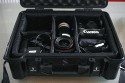 Foto von Leo Korn - DANKE DAFR !\n\nKommentar des Nutzers:\nB&W international\nOutdoor cases\nType 60\n\nDas Teil ist wasserdicht und staubdicht. Bruchsicher und sieht auch gut aus.\nSuper verschlsse kann mit schlssern versehen werden. Es gibt insgesamt 3 Grssen.\n\nIch hab darin folgende Ausrstung locker Platz.\n\n2 Bodys mit Bat. Grip\n70  200 L Canon\n17-40 L\n50 1:1,8\nSigma Macro 105\nSigma Blitzgert\nFilter, Akkus, und Zubehr\n\nEtwas gewichtig aufgrund der Fllung\nAber sehr angenehm zu arbeiten.\n\nB&W outdoor.case Typ 60\n\nInnenmae: 475 x 355 x 180 mm\n\nAussenmae: 511 x 430 x 200 mm\n\nGewicht: 5,0 kg\n\nVolumen: ca. 30 Liter\n\n\nAusstattung: \n\n- Leer \n\n(Innenausstattung und Zubehr knnen unten wahlweise dazubestellt werden!)\n\nKoffermerkmale:\n\n- superstabil und stapelbar\n\n- staubdicht, luftdicht, wasserdicht\n\n- individuelle Inneneinrichtungen\n\n- Luftdruckausgleichventil\n\n- Temperaturstabil von -40C bis +80C\n\n- unkaputtbarer Koffer aus Ultra-High-Impact ABS-Kunststoff\n\n- lebenslange Garantie
