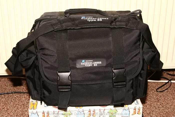 B&W International Outdoor Case 85\n\nFoto von Michael Menke - VIELEN DANK!\n\nKommentar des Nutzers:\n\nHallo,\n \nhier ein paar Fotos fr die Taschenpage.\n \nNochmals die Innenmae des Koffers:\n \n Mae des Koffers innen sind:\nBreite 31cm\nTiefe 23,5 cm\nHhe ca. 21,5cm\n \nDurch Nutzung der Facheinteilung ohne Koffer in der Tasche hat man auch noch den einen oder anderen cm besonders in der Hhe gewonnen.\n \nGru\n \nMichael