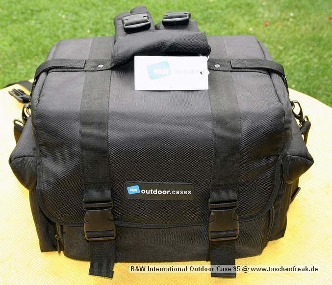 Foto von Michael Bentrup - DANKE DAFR!\n\nKommentar des Nutzers:\n\nDie Tasche, besser der Koffer ist wirklich super stabil.\nInteressant ist, dass die Facheinteilung auch ohne den Kunststoff-Koffer in die Tasche passt.\n\n- Hochschlagfester ABS Koffer in einer robusten Nylontasche\n- 100% Luft-, Wasser- und Staubdicht\n- Hygrometer\n- Luftdruckausgleichventil\n- Facheinteilung pat auch ohne Koffer in die Tasche\n- Mit Schultergurt und Rucksacksystem, Becken und Brustgurt\n\nGre des Typ 85 : 315x234x247