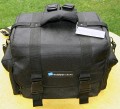 Foto von Michael Bentrup - DANKE DAFR!\n\nKommentar des Nutzers:\n\nDie Tasche, besser der Koffer ist wirklich super stabil.\nInteressant ist, dass die Facheinteilung auch ohne den Kunststoff-Koffer in die Tasche passt.\n\n- Hochschlagfester ABS Koffer in einer robusten Nylontasche\n- 100% Luft-, Wasser- und Staubdicht\n- Hygrometer\n- Luftdruckausgleichventil\n- Facheinteilung pat auch ohne Koffer in die Tasche\n- Mit Schultergurt und Rucksacksystem, Becken und Brustgurt\n\nGre des Typ 85 : 315x234x247