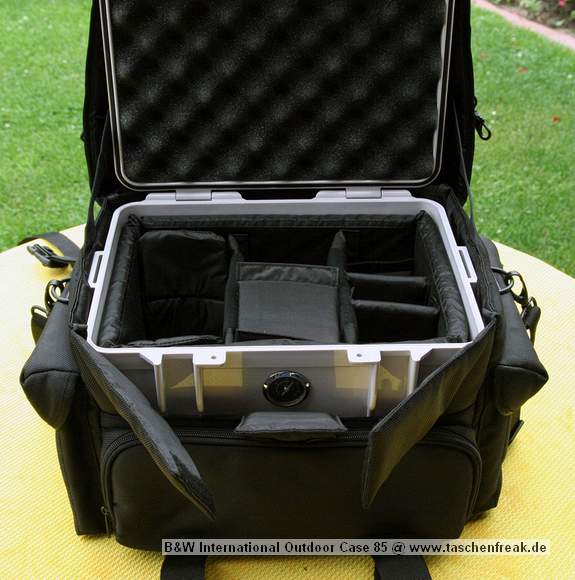 Foto von Michael Bentrup - DANKE DAFR!\n\nKommentar des Nutzers:\n\nDie Tasche, besser der Koffer ist wirklich super stabil.\nInteressant ist, dass die Facheinteilung auch ohne den Kunststoff-Koffer in die Tasche passt.\n\n- Hochschlagfester ABS Koffer in einer robusten Nylontasche\n- 100% Luft-, Wasser- und Staubdicht\n- Hygrometer\n- Luftdruckausgleichventil\n- Facheinteilung pat auch ohne Koffer in die Tasche\n- Mit Schultergurt und Rucksacksystem, Becken und Brustgurt\n\nGre des Typ 85 : 315x234x247