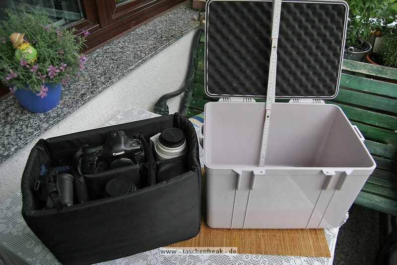 B&W INTERNATIONAL OUTDOOR CASE 90\n\nFoto und Kommentar von Volker Arnold - VIELEN DANK!\n\nKommentar:\n\nHallo Jungs,\n\nich hab mal ein paar Bilder gemacht, damit der eine oder andere sich das etwas vorstellen kann.\n \nVolker Arnold