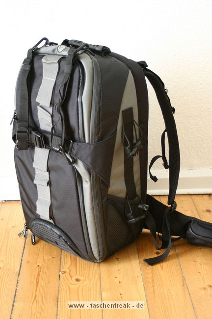 CALUMET BP1500\n\nFotos und Kommentar von Stefan Nicklaussen - VIELEN DANK!\n\nKommentar:\n\nHallo,\nich habe mir mal die Mhe gemacht, den von mir frisch erworbenen Rucksack "Calumet BP 1500", zu fotografieren. Ich hoffe die Bilder sind brauchbar, ansonsten einfach bei mir melden.\n \nLieben Gru und vielen Dank fr die Seite. Stefan