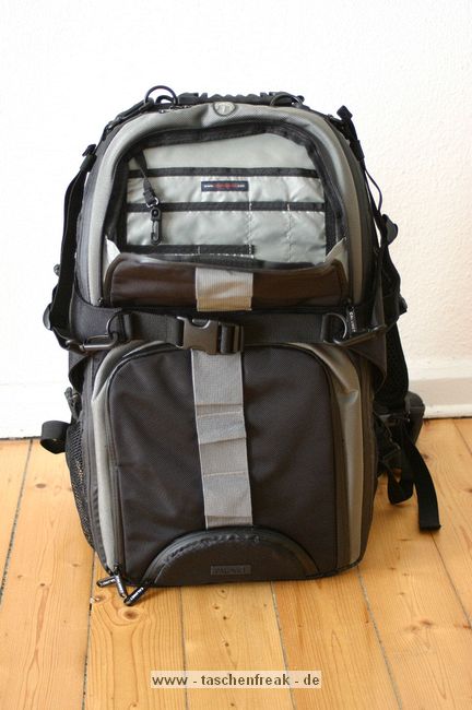 CALUMET BP1500\n\nFotos und Kommentar von Stefan Nicklaussen - VIELEN DANK!\n\nKommentar:\n\nHallo,\nich habe mir mal die Mhe gemacht, den von mir frisch erworbenen Rucksack "Calumet BP 1500", zu fotografieren. Ich hoffe die Bilder sind brauchbar, ansonsten einfach bei mir melden.\n \nLieben Gru und vielen Dank fr die Seite. Stefan