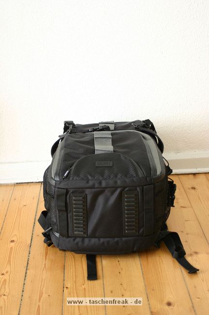 CALUMET BP1500\n\nFotos und Kommentar von Stefan Nicklaussen - VIELEN DANK!\n\nKommentar:\n\nHallo,\nich habe mir mal die Mhe gemacht, den von mir frisch erworbenen Rucksack "Calumet BP 1500", zu fotografieren. Ich hoffe die Bilder sind brauchbar, ansonsten einfach bei mir melden.\n \nLieben Gru und vielen Dank fr die Seite. Stefan