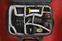 CALUMET RM 2200\n\nFoto und Text von Lennart Wiedemuth - VIELEN DANK!\n\nKommentar:\n\nHallo Jrg,\n\nhabe mir heute, anlsslich zweier Auftrge im "Flug-Ausland", einen Flughandgepck tauglichen Fototrolley gekauft.\nDer Calumet Koffer ist sehr gut durch dacht und kann sogar als normaler Koffer benutzt werden.\nPreislich ist er der Kracher, vergleichbare Modelle von Tamrac/TTP/Lowepro kosten 100-200 mehr!\n\nGefllt ist er im Moment mit :\n- Canon 1D Mark II mit angesetztem 17-40 F4 L\n- Canon 70-200 F2.8 (non IS)\n- Canon 550EX (unter dem 2. Akku)\n- Minolta Blitzbelichtungsmesser (unter dem 2. Akku)\n- 2x PW Plus II\n- Cleaning Zeug (Rocketblower, Lenspenn etc etc)\n- Zenza Bronica SQ-A mit angesetztem 80mm F2.8 PS\n- Bronica 65mm F4 PS\n- Etui fr 5 CF Karten\n\nDie Zahlreichen Features (siehe Bilder) sind echt praktisch und die verarbeitung ist aller erste Sahne (Reisverschlsse etc)\n\nGru,\nLennart