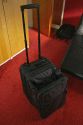CALUMET RM 2200\n\nFoto und Text von Lennart Wiedemuth - VIELEN DANK!\n\nKommentar:\n\nHallo Jrg,\n\nhabe mir heute, anlsslich zweier Auftrge im "Flug-Ausland", einen Flughandgepck tauglichen Fototrolley gekauft.\nDer Calumet Koffer ist sehr gut durch dacht und kann sogar als normaler Koffer benutzt werden.\nPreislich ist er der Kracher, vergleichbare Modelle von Tamrac/TTP/Lowepro kosten 100-200 mehr!\n\nGefllt ist er im Moment mit :\n- Canon 1D Mark II mit angesetztem 17-40 F4 L\n- Canon 70-200 F2.8 (non IS)\n- Canon 550EX (unter dem 2. Akku)\n- Minolta Blitzbelichtungsmesser (unter dem 2. Akku)\n- 2x PW Plus II\n- Cleaning Zeug (Rocketblower, Lenspenn etc etc)\n- Zenza Bronica SQ-A mit angesetztem 80mm F2.8 PS\n- Bronica 65mm F4 PS\n- Etui fr 5 CF Karten\n\nDie Zahlreichen Features (siehe Bilder) sind echt praktisch und die verarbeitung ist aller erste Sahne (Reisverschlsse etc)\n\nGru,\nLennart