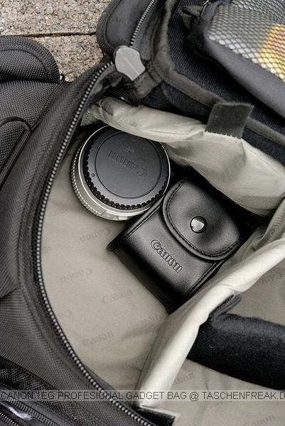 CANON 1EG PROFESSIONAL GADGET BAG\n\nFoto von Sascha Drömer - VIELEN DANK!\n\nKommentar des Nutzers:\n\nHallo Jörg,\n \nhab gesehen das in Deiner Datenbank noch der "Canon 1EG Professional Gadget Bag" fehlt. Daher hier mal ein paar Bilder und Info´s für taschenfreak.de\n \nZu Bild 1\n \nCanon 1EG Professional Gadget Bag\n \nAbmessung ca.: 36 x 22 x 21 cm (Länge x Höhe x Tiefe)\nWasserabweisendes Nylon\nindividuelle Trennwände\nmit Vorder- und Seitentaschen\n \nZu Bild 3\n \nFolgendes passt in den Canon 1EG Professional Gadget Bag\n1DMarkIII\n17-35 f/2,8\n50 f/1,4\n85 f/1,8\n70-200 f/2,8\n580 EX\nCP-E3\nExtender 1,4 & 2\nST-E2\nErsatzkaus für Blitz und Kamera\nPolfilter\nkleine Box für Visitankarten und CF-Karten sowie weiteres Kleinkram\n \n \nZu Bild 4\n \nunterhalb der Kamera habe ich den Extender 1,4 und den ST-E2 drüber kommt dann eine Trennung bevor die Kamera draufgelegt wird.\n \nZu Bild 5\n \nÜber das 70-200 f/2,8 kommt der 580EX\n \nZu Bild 6\n \nin den vorderen Taschen habe ich jeweils einen Polfilter, Step-Downringe... Weitere Kleinkram passt in die beiden Taschen im Deckel (Notisbuch, Kabelauslöser, Cardreader etc. siehe Bild 2).\n \nZu Bild 7\n \nIn der rechten Seitentasche habe ich den Extender zweifach sowie keine kleine Box für CF-Karten und Visitenkarten\n \nZu Bild 8\n \nin der linken Tasche sind die Ersatzakku´s für den Blitz bzw. CP-E3 und der Ersatzakku für die Kamera.\n \nZu Bild 9\n \nIm Reisverschluß auf der Rückseite finden Bedienungsanleitungen etc. platz.\n \nZu Bild 10\n \nDie Reisverschlüsse sind durch Überlappung abgedeckt, somit auch vor Spritzwasser geschützt.\n\nSascha Drömer\nFotograf für die Peiner Allgemeine Zeitung