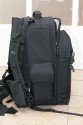 Foto von Marc Weigert - VIELEN DANK DAFR!\n\nKommentar des Nutzers:\n\nDieser Rucksack ist im Fachhandel nicht erhltlich!!!\n\nIn den Rucksack kriegt Ihr zwei Bodies, ein 70-200/2.8, ein 100-400/5.6, ein 24,70/2.8, ein 300/2.8, einen Blitz, Ersatzakkus und wenn ich mich nicht tusche, war sogar einmal noch ein 16-35/2.8 und eine mobile Festplatte mit drin. Dann ist noch Platz fr ein Notebook und allem mglichen Kleinkram, an einer der Aussenseiten ist eine Art Neoprenbeutel, in den eine 1,5l Wasserflasche reingeht, an der anderen Seite ist eine verstrkte Aussentasche, in die noch eine Festbrennweite passen sollte, vorn am Gurtzeug kommt das Handy rein.\n\nSehr praktisch ist der auffaltbare Sonnenschutz fr das Notebook. Fr den Transport des Notebooks befindet sich im dafr vorgesehen Bereich noch eine herausnehmbare, gepolsterte Hlle um mehr Schutz zu erhalten.