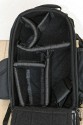 Foto von Marc Weigert - VIELEN DANK DAFR!\n\nKommentar des Nutzers:\n\nDieser Rucksack ist im Fachhandel nicht erhltlich!!!\n\nIn den Rucksack kriegt Ihr zwei Bodies, ein 70-200/2.8, ein 100-400/5.6, ein 24,70/2.8, ein 300/2.8, einen Blitz, Ersatzakkus und wenn ich mich nicht tusche, war sogar einmal noch ein 16-35/2.8 und eine mobile Festplatte mit drin. Dann ist noch Platz fr ein Notebook und allem mglichen Kleinkram, an einer der Aussenseiten ist eine Art Neoprenbeutel, in den eine 1,5l Wasserflasche reingeht, an der anderen Seite ist eine verstrkte Aussentasche, in die noch eine Festbrennweite passen sollte, vorn am Gurtzeug kommt das Handy rein.\n\nSehr praktisch ist der auffaltbare Sonnenschutz fr das Notebook. Fr den Transport des Notebooks befindet sich im dafr vorgesehen Bereich noch eine herausnehmbare, gepolsterte Hlle um mehr Schutz zu erhalten.