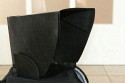 Foto von Marc Weigert - VIELEN DANK DAFR!\n\nKommentar des Nutzers:\n\nDieser Rucksack ist im Fachhandel nicht erhltlich!!!\n\nIn den Rucksack kriegt Ihr zwei Bodies, ein 70-200/2.8, ein 100-400/5.6, ein 24,70/2.8, ein 300/2.8, einen Blitz, Ersatzakkus und wenn ich mich nicht tusche, war sogar einmal noch ein 16-35/2.8 und eine mobile Festplatte mit drin. Dann ist noch Platz fr ein Notebook und allem mglichen Kleinkram, an einer der Aussenseiten ist eine Art Neoprenbeutel, in den eine 1,5l Wasserflasche reingeht, an der anderen Seite ist eine verstrkte Aussentasche, in die noch eine Festbrennweite passen sollte, vorn am Gurtzeug kommt das Handy rein.\n\nSehr praktisch ist der auffaltbare Sonnenschutz fr das Notebook. Fr den Transport des Notebooks befindet sich im dafr vorgesehen Bereich noch eine herausnehmbare, gepolsterte Hlle um mehr Schutz zu erhalten.