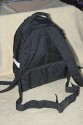 Canon Rucksack aus 2002\n\nFoto von Dieter Schrder - VIELEN DANK!\n\nKommentar des Nutzers:\n\nAls Anlage sende ich ihnen Aufnahmen von einem Canon Rucksack wohl aus dem Jahr 2002.\nInformationen dazu :\nGebraucht gekauft bei Ebay\nVerarbeitung sehr gut, mit sehr vielen Mglichkeiten der Kleinteilverstauung.\nberall finden sich kleine Taschen aussen. Sowohl an der Tasche als auch am Bauchgurt.\nSehr gute Schlieen am Bauchgurt mit Canon-Logo.\nReiverschlsse sind gegen Regen geschtzt.\nDer Boden ist gegen Schmutz gummiert und der Rucksack wohl auch Regenfest imprgniert Tragegurte sint gut gepolstert und schn breit.\nSehr angenehm den Tag ber zu tragen.\nRotes Logo auf dem Hauptfach.\nMae sind angegeben auf den Fotos.\nWenn alles drin ist, dann >\n1 300d mit 28-70\n1 300d mit 35-135 und Griff ed1\n75-300mm is\n50mm 1.8\n18-55 Kit\nKonverter\nBlitz 500 Sigma\nkleines Fernglas\nRegenjacke\nLadegert fr 12v\nReserveakkus\nSpeicherkarten\nund bestimmt noch mehr ;-))\nDann ca 12kg Gewicht\n\nber kleine Schlaufen lassen sich aussen noch Filmpatronen laden Und an kleinen Schlaufen unten  noch Trinkflasche und Stativ dranhngen.