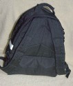 Canon Rucksack aus 2002\n\nFoto von Dieter Schrder - VIELEN DANK!\n\nKommentar des Nutzers:\n\nAls Anlage sende ich ihnen Aufnahmen von einem Canon Rucksack wohl aus dem Jahr 2002.\nInformationen dazu :\nGebraucht gekauft bei Ebay\nVerarbeitung sehr gut, mit sehr vielen Mglichkeiten der Kleinteilverstauung.\nberall finden sich kleine Taschen aussen. Sowohl an der Tasche als auch am Bauchgurt.\nSehr gute Schlieen am Bauchgurt mit Canon-Logo.\nReiverschlsse sind gegen Regen geschtzt.\nDer Boden ist gegen Schmutz gummiert und der Rucksack wohl auch Regenfest imprgniert Tragegurte sint gut gepolstert und schn breit.\nSehr angenehm den Tag ber zu tragen.\nRotes Logo auf dem Hauptfach.\nMae sind angegeben auf den Fotos.\nWenn alles drin ist, dann >\n1 300d mit 28-70\n1 300d mit 35-135 und Griff ed1\n75-300mm is\n50mm 1.8\n18-55 Kit\nKonverter\nBlitz 500 Sigma\nkleines Fernglas\nRegenjacke\nLadegert fr 12v\nReserveakkus\nSpeicherkarten\nund bestimmt noch mehr ;-))\nDann ca 12kg Gewicht\n\nber kleine Schlaufen lassen sich aussen noch Filmpatronen laden Und an kleinen Schlaufen unten  noch Trinkflasche und Stativ dranhngen.