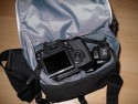 CRUMPLER BENS GLAMOUR II XL\n\nFoto und Text von Bastian Kellner - VIELEN DANK!\n\nKommentar:\n\nHallo!\n \nHabe hier eine Crumpler Bens Glamour II XL fotografiert.\nDaten laut Crumplerseite:\nInside / Innenmae:\n25,5x18x13 cm\n\nOutside / Auenma:\n27,5x19,5x16 cm\n \nDie Tasche hat ein funky Motiv, 3 variable Innenteiler mit Klettverschluss sowie ein kleines Klappfach fr Speicherkarten o..\nEine Eos 7D und ein Speedlite 580exII wie auf dem Bild, passen problemlos rein. Kommt natrlich aufs angesetzte Objektiv an (Sigma 10-20).\n \nIch stelle diese Bilder Taschenfreak.de zur Verfgung. Jeder andere Nutzung ist untersagt.