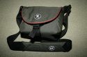 CRUMPLER BENS PIZZA L\n\nFoto von Michael Aman - VIELEN DANK\n\nKommentar des Nutzers:\n\nHallo,\n \nich wrde gerne noch einen Beitrag zur Taschenfreak-Sete leisten. Und zwar fehlt Bens Pizza in L noch ganz. Hier ist der in oliv mit einer 400D und aufgesetztem 17-85 IS und einem 430EX zuszlich mit drinne. Alternativ passt auch statt des Blitzes ein 70-300 rein.\n \nMit freundlichen Gren / Best regards \n \nMichael Aman
