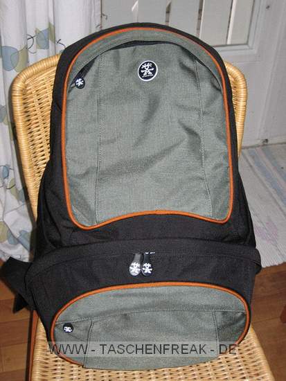 Crumpler Farmers Double\n\nFoto von Ralf Zeidler - VIELEN DANK!\n\nKommentar des Nutzers:\n\nHallo Jrg,\n\nanbei einige (schon ltere) Fotos des Crumpler Farmer's Double zur Verwendung auf www.taschenfreak.de.\n\nFreundliche Gre und einen guten Rutsch ins Jahr 2007\n\nRalf Zeidler