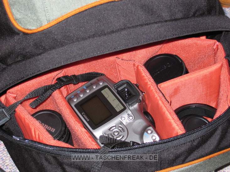 Crumpler Farmer´s Double\n\nFoto von Ralf Zeidler - VIELEN DANK!\n\nKommentar des Nutzers:\n\nHallo Jörg,\n\nanbei einige (schon ältere) Fotos des Crumpler Farmer's Double zur Verwendung auf www.taschenfreak.de.\n\nFreundliche Grüße und einen guten Rutsch ins Jahr 2007\n\nRalf Zeidler