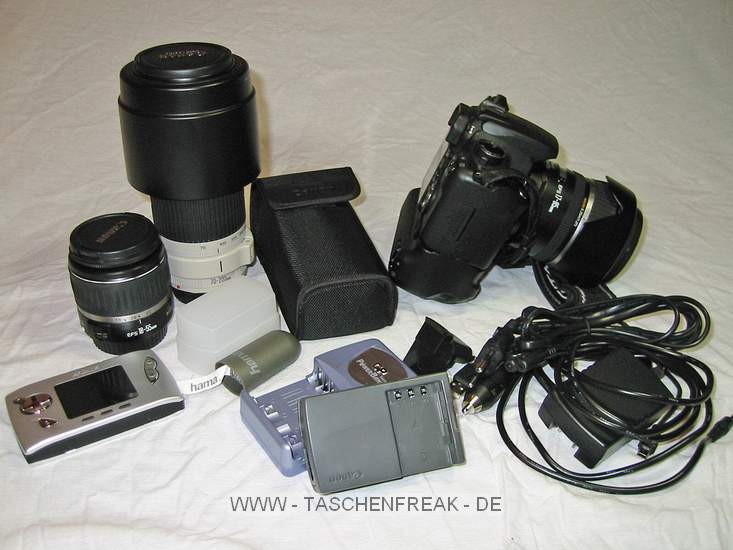 Foto von Max Schrder - DANKE DAFR !\n\nKommentar des Nutzers:\n\nVorteile, Positives:\n\n Das Auenmaterial ist sehr robust und wasserabweisend. 4 Stunden Dauerregen waren bisher kein Problem, wobei mit Sicherheit auch dieser Stoff irgendwann aufgibt.\n (Fr den Laien) nicht sofort als Fototasche zu erkennen.\n Viele Teiler im Lieferumfang.\n Meines Erachtens praktischer als ein Rucksack, sofern man oft an sein Equipment ran muss und per pedes unterwegs ist. \n\nRucksack absetzen, auf den Boden stellen (bei Regen ganz toll), Sachen entnehmen/reinlegen, Rucksack aufsetzen und dabei immer die Kamera in der einen Hand. Bei der Tasche funktioniert das bei mir folgendermaen: Tasche auf, Sachen entnehmen/reinlegen, Tasche zu.\n\nNachteile, Negatives:\n\n Das ffnen der Tasche an ruhigen Orten kann durch den Klettverschluss sehr strend sein.\n Der zustzliche Deckel fr das Hauptfach ist fr den Dauergebrauch berflssig. Bei mir ist dieser stets an der groen Lasche befestigt.\n Der 430EX passt nur gerade so ins untere Geheimfach. Ich kenne zwar den 580EX nicht, aber sllte der wesentlich grer sein, dann wrde er auf keinen Fall in der von mir gezeigten Art in die Tasche passen.\n\nFazit:\n\nNach meinen erst krzlich erfolgten Einstieg in die Welt der DSLR ist dies bereits meine fnfte Tasche. Mit wachsendem Zubehr wachsen auch die Ansprche an die Tasche und deren Gre. Ich halte die Tasche fr Personen geeignet, die nicht allzu viel Equipment besitzen, oder eben nicht alles mitschleppen wollen. Alles in allem eine sehr gute Tasche fr Einsteiger oder ambitionierte Hobbyfotografen. Fr Profis eher ungeeignet, da fr eine 1er und groe Optiken diese Tasche etwas zu wenig Platz bietet. Qualittiv ist die Tasche erste Sahne, wie auch meine zwei Crumplers zuvor. Wem der Platz reicht, dem kann ich sie wrmstens empfehlen.