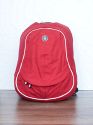 CRUMPLER MATCH MAKER M\n\nFoto und Text von GM - VIELEN DANK!\n\nKommentar des Nutzers:\n\nIn Sachen Haptik, Qualitt und Erscheinung einer der schnsten Ruckscke. Leider setzt sich diese Souvernitt nicht im verwinkelten Innenraum fort, der nur kleinen Ausrstungen Platz bietet. Zum\nVergleich: Der Tamrac Adventure 9 nimmt in seinem Kamerafach die gleiche Menge an Ausrstung auf, wie der Crumpler im gesamten Rucksack ;-) Eine lineare Inneneinteilung, wie bei vergleichbaren Crumpler-Ruckscke frher, wrde mehr Effizienz mit sich bringen. Ein weiterer Nachteil: Der Rucksack wird im oberen Bereich so flach, dass ein DSLR ohne angesetzten Batteriegriff schon zu hoch ist und nur im unteren Bereich transportiert werden kann.
