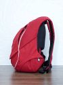 CRUMPLER MATCH MAKER M\n\nFoto und Text von GM - VIELEN DANK!\n\nKommentar des Nutzers:\n\nIn Sachen Haptik, Qualitt und Erscheinung einer der schnsten Ruckscke. Leider setzt sich diese Souvernitt nicht im verwinkelten Innenraum fort, der nur kleinen Ausrstungen Platz bietet. Zum\nVergleich: Der Tamrac Adventure 9 nimmt in seinem Kamerafach die gleiche Menge an Ausrstung auf, wie der Crumpler im gesamten Rucksack ;-) Eine lineare Inneneinteilung, wie bei vergleichbaren Crumpler-Ruckscke frher, wrde mehr Effizienz mit sich bringen. Ein weiterer Nachteil: Der Rucksack wird im oberen Bereich so flach, dass ein DSLR ohne angesetzten Batteriegriff schon zu hoch ist und nur im unteren Bereich transportiert werden kann.