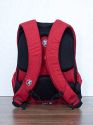 CRUMPLER MATCH MAKER M\n\nFoto und Text von GM - VIELEN DANK!\n\nKommentar des Nutzers:\n\nIn Sachen Haptik, Qualitt und Erscheinung einer der schnsten Ruckscke. Leider setzt sich diese Souvernitt nicht im verwinkelten Innenraum fort, der nur kleinen Ausrstungen Platz bietet. Zum\nVergleich: Der Tamrac Adventure 9 nimmt in seinem Kamerafach die gleiche Menge an Ausrstung auf, wie der Crumpler im gesamten Rucksack ;-) Eine lineare Inneneinteilung, wie bei vergleichbaren Crumpler-Ruckscke frher, wrde mehr Effizienz mit sich bringen. Ein weiterer Nachteil: Der Rucksack wird im oberen Bereich so flach, dass ein DSLR ohne angesetzten Batteriegriff schon zu hoch ist und nur im unteren Bereich transportiert werden kann.