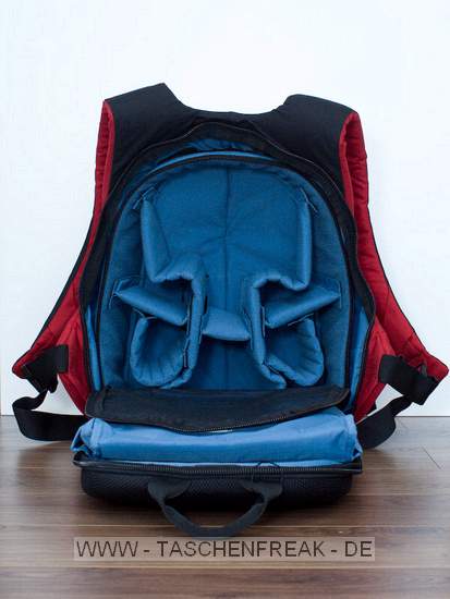 CRUMPLER MATCH MAKER M\n\nFoto und Text von GM - VIELEN DANK!\n\nKommentar des Nutzers:\n\nIn Sachen Haptik, Qualitt und Erscheinung einer der schnsten Ruckscke. Leider setzt sich diese Souvernitt nicht im verwinkelten Innenraum fort, der nur kleinen Ausrstungen Platz bietet. Zum\nVergleich: Der Tamrac Adventure 9 nimmt in seinem Kamerafach die gleiche Menge an Ausrstung auf, wie der Crumpler im gesamten Rucksack ;-) Eine lineare Inneneinteilung, wie bei vergleichbaren Crumpler-Ruckscke frher, wrde mehr Effizienz mit sich bringen. Ein weiterer Nachteil: Der Rucksack wird im oberen Bereich so flach, dass ein DSLR ohne angesetzten Batteriegriff schon zu hoch ist und nur im unteren Bereich transportiert werden kann.