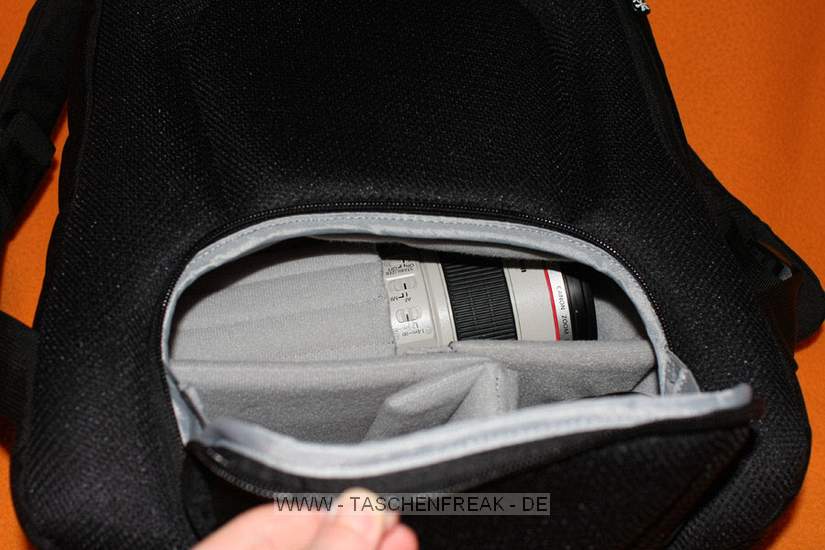 CRUMPLER MESSENGER BOY HALF PHOTO BACKPACK\n\nFoto und Kommentar von Christoph Schnarr - VIELEN DANK!\n\nKommentar des Nutzers:\n\nHallo!\n\nAnbei ein paar Bilder vom Crumpler Messenger Boy Half Photo Backpack. \nSoll ich noch weitere Perspektiven fotografieren?\n\nCiao,\nChristoph