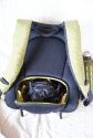 CRUMPLER MESSENGER HALF BOY BACKPACK\n\nFoto und Kommentar von Katharina Khn - VIELEN DANK!\n\nKommnetar:\n\nHallo Jrg,\n\nanbei ein paar Bilder von meinem neuen Begleiter.\n\nAuf den Fotos ist leider nicht wirklich zu sehen, was alles drin war:\n\n- Sony a300 mit Linse\n- Zoomobjektiv\n- Kitlinse\n- Filterset\n- Blitz\n- SIGG-Flasche, 1 Liter\n- Buch\n- 3 Speicherkarten\n- Notizblock DIN A6\n- 2x Pack Taschentcher\nund es gibt noch Platz fr ein weiteres Objektiv.\n\nDie Inneneinteilung kann komplett gendert werden, die Klettstreifen \nfinden am Innenfutter berall Halt. Der Boden zwischen Fotoabteil und \nDaypack kann geffnet werden.\n\nDer ungewhnliche Eingriff im Rcken ist kein Problem, ich finde es \nsehr praktisch.  Das Schne daran ist, dass der Rucksack nicht \nkomplett abgesetzt werden muss.\nDas Rausnehmen der Kamera ist einfach, nur wenn das Zoom dran ist, \nbrauche ich lnger, bis die Kamera wieder richtig drin ist.\n\nSchnen Tag noch\nKaya