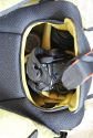 CRUMPLER MESSENGER HALF BOY BACKPACK\n\nFoto und Kommentar von Katharina Khn - VIELEN DANK!\n\nKommnetar:\n\nHallo Jrg,\n\nanbei ein paar Bilder von meinem neuen Begleiter.\n\nAuf den Fotos ist leider nicht wirklich zu sehen, was alles drin war:\n\n- Sony a300 mit Linse\n- Zoomobjektiv\n- Kitlinse\n- Filterset\n- Blitz\n- SIGG-Flasche, 1 Liter\n- Buch\n- 3 Speicherkarten\n- Notizblock DIN A6\n- 2x Pack Taschentcher\nund es gibt noch Platz fr ein weiteres Objektiv.\n\nDie Inneneinteilung kann komplett gendert werden, die Klettstreifen \nfinden am Innenfutter berall Halt. Der Boden zwischen Fotoabteil und \nDaypack kann geffnet werden.\n\nDer ungewhnliche Eingriff im Rcken ist kein Problem, ich finde es \nsehr praktisch.  Das Schne daran ist, dass der Rucksack nicht \nkomplett abgesetzt werden muss.\nDas Rausnehmen der Kamera ist einfach, nur wenn das Zoom dran ist, \nbrauche ich lnger, bis die Kamera wieder richtig drin ist.\n\nSchnen Tag noch\nKaya