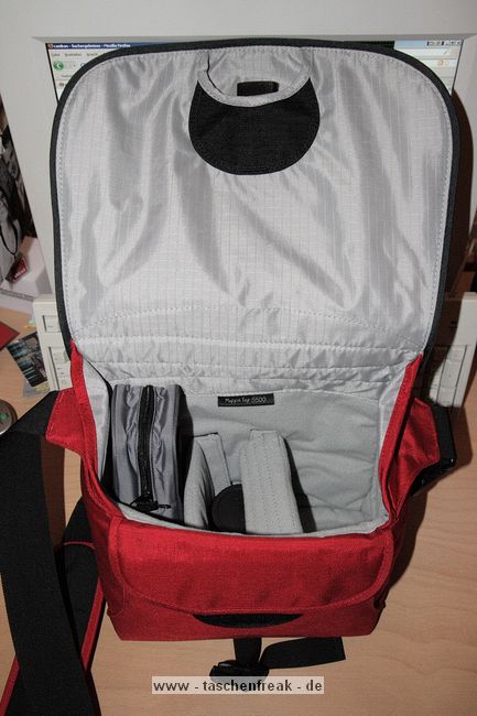 CRUMPLER MUFFIN TOP 5500\n\nBilder und Text von Christian Veith - VIELEN DANK!\n\nKommentar:\n\nHi Jörg,\n\nhier mal ein paar bilder zur Muffin Top 5500 von Crumpler. Die fehlen \nbisher noch in deiner Sammlung.\n\nDie Tasche ist meiner Meinung nach sehr gut verarbeitet und von den \nEinteilmöglichkeiten sehr flexibel. Crumpler liefer 3 Trennstücke mit, \ndie mittels Klettband an der Tasche befestigt werden können.\nVon der Größe her ist sie eigentlich optimal für den \nSonntagsspaziergang.\n\nBild 1, 2 und 5 zeigen unterschiedliche Beladungen der Tasche.\n\nBild 1: Metz Mecablitz 58 AF1-C, Canon EF 50 1,8, EOS 400D mit BG-E3 und Tamron 17-50 2,8\n\nBild 2 und 5: EF 70-200 F/4.0, Canon EF 50 1,8, EOS 400D mit BG-E3 und   Tamron 17-50 2,8\n\nBild 4: Vorne bietet die Tasche noch ein Fach für den üblichen Kleinkram (Speicherkarten usw.)\n\nGruß\n\nChristian