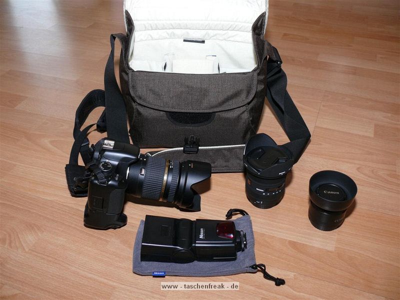 CRUMPLER MUFFIN TOP 7500\n\nFoto und Text von Marcus Mund - VIELEN DANK!\n\nKommentar:\n\nHallo Jrg!\n\nFinde Deine Seite echt klasse, ist eine super Entscheidungshilfe, wenn man sich eine neue Tasche zulegen mchte. Habe mir heute die Crumpler Muffin Top 7500 gekauft und gleich bestckt. Bilder davon habe ich beigefgt.\n\nWas gibt?s auf den Bilder zu sehen?\n- meine neue Crumpler Muffin Top 7500 in Espresso/Sand\n- Canon EOS 450D mit angesetztem Batteriegriff und angesetztem Tamron AF 18-270mm F/3,5 -6,3 Di II VC LD mit umgekehrt montierter Gegenlichtblende (auf den "offenen" Bildern jeweils in der Mitte)\n- Sigma 10-20mm F4-5,6 EX DC HSM mit umgekehrt montierter Gegenlichtblende (auf den "offenen" Bilder jeweils rechts oben)\n- Canon EF 50mm 1:1.8 II mit umgekehrt montierter Gegenlichtblende (auf den "offenen" Bildern jeweils links unten)\n- Nissin Di622 (auf den "offenen" Bildern jeweils links oben)\n- div. Zubehr\n\nVielleicht magst Du die Bilder ja einstellen?\n\nViele Gre,\nMarcus