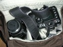 CRUMPLER MUFFIN TOP 7500\n\nFoto und Text von Stefan Hahn - VIELEN DANK!\n\nKommentar:\n\n\nHallo,\n \ndas ist meine Crumpler Muffin Top 7500 in Espresso/Sand\n \nDas Teilchen ist Klasse - denn sie ist hbsch, lsst sich super tragen, ist nicht zu gross im Aussehen aber gross was alles reinpasst. \n \n Im Hauptfach habe ich folgendes:\n Body Fuji S5Pro \n 4 Objektive (Nikkor 16-85VR, Nikkor 50mm 1.8 mit Geli, Nikkor 35-70 mit Retroadapter, Sigma 70-210 2.8 APO) \n 2 Telekonverter Kenko 1.5x und Kenko 2.0x (im Beutel)\nVorne passt dann noch locker das Zubehr rein:\nBlitz Nikon SB-400 \nDiverse Speicherkarten \nErsatzakku und -Batterien\nciao,\nStefan