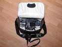 CRUMPLER MUFFIN TOP 7500\n\nFoto und Text von Marcus Mund - VIELEN DANK!\n\nKommentar:\n\nHallo Jrg!\n\nFinde Deine Seite echt klasse, ist eine super Entscheidungshilfe, wenn man sich eine neue Tasche zulegen mchte. Habe mir heute die Crumpler Muffin Top 7500 gekauft und gleich bestckt. Bilder davon habe ich beigefgt.\n\nWas gibt?s auf den Bilder zu sehen?\n- meine neue Crumpler Muffin Top 7500 in Espresso/Sand\n- Canon EOS 450D mit angesetztem Batteriegriff und angesetztem Tamron AF 18-270mm F/3,5 -6,3 Di II VC LD mit umgekehrt montierter Gegenlichtblende (auf den "offenen" Bildern jeweils in der Mitte)\n- Sigma 10-20mm F4-5,6 EX DC HSM mit umgekehrt montierter Gegenlichtblende (auf den "offenen" Bilder jeweils rechts oben)\n- Canon EF 50mm 1:1.8 II mit umgekehrt montierter Gegenlichtblende (auf den "offenen" Bildern jeweils links unten)\n- Nissin Di622 (auf den "offenen" Bildern jeweils links oben)\n- div. Zubehr\n\nVielleicht magst Du die Bilder ja einstellen?\n\nViele Gre,\nMarcus