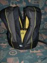 CRUMPLER NIKON THIS (CF-EU03)\n\nFoto von Johannes David Ganzenmller - VIELEN DANK!\n\nKommentar des Nutzers:\n\nHallo,\nerstmal ein dickes Lob fr die Seite und nun kurz zu den Bildern:\n\n1. Bild:\nStandardaufteilung der inneren "Fotobox", mit Nokia 6230i als Grenvergleich\n\n2.Bild:\nKleine Testaufteilung um das Packvolumen zu verdeutlichen, leider hab ich noch kein zweites Objektiv, daher hab ich nur mal den Beutel vom Kit reingelegt. Es ist aber Platz fr ein greres Objektiv oder einen Blitz.\n\n3.Bild:\nRucksack mit ausgebauter Fotobox und zum Vergleich eine 1,5l Flasche daneben\n\n4.Bild:\nDer Rucksack von hinten. Es ist eine Seitentasche erkennbar, in die man zB weiteres Kleinkram oder ein Handy packen kann. Zudem sieht man, das der Reiverschlu bis nach fast ganz unten geht um so leichter an die am Boden befindende Fotobox zu gelangen.\n\n5.Bild:\nDer geffnete Rucksack von vorne (man sieht unten die Fotobox)\n\nMfG\nJohannes David Ganzenmller